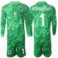 Camisa de Futebol Holanda Bart Verbruggen #1 Goleiro Equipamento Principal Infantil Europeu 2024 Manga Comprida (+ Calças curtas)
